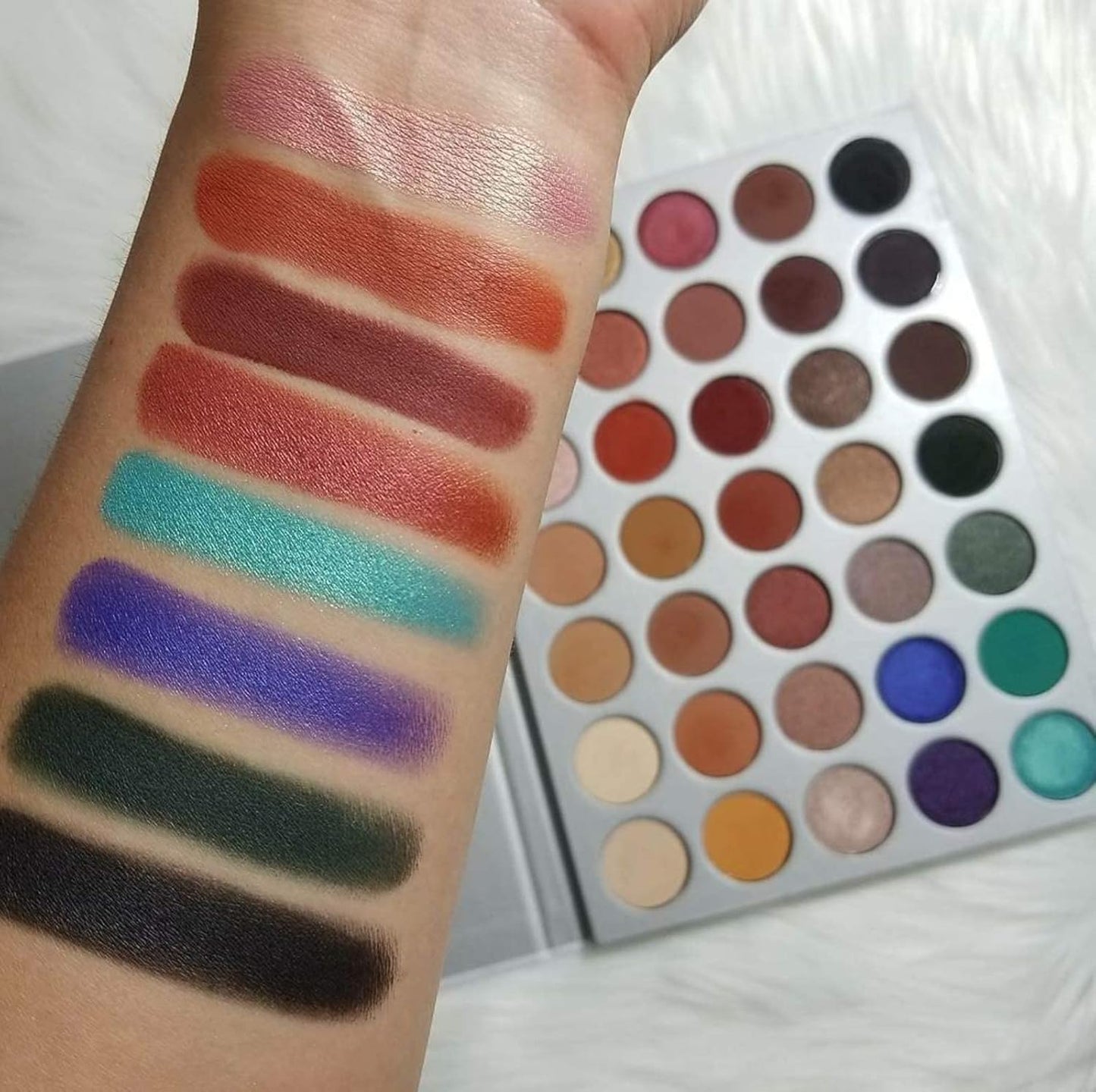 the Jaclyn Hill Eyeshadow Palette (Multicolour)